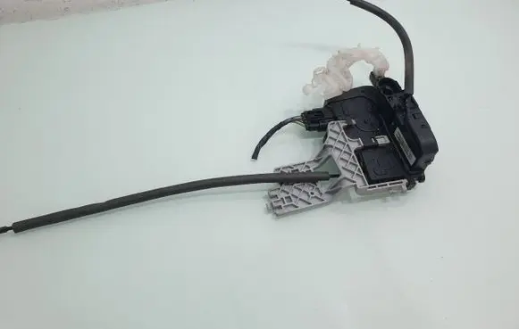 KIA Sportage Front door lock 813103U020