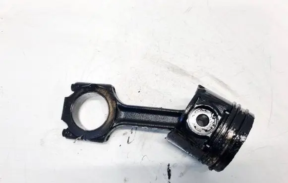 Opel Astra H Piston with connecting rod