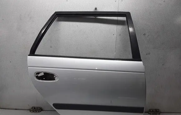 Toyota Avensis T220 Rear door