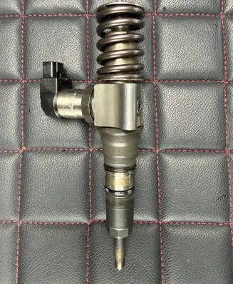 Volkswagen PASSAT B6 Fuel injector 03G130 001023