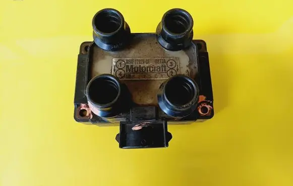 Ford Escort High voltage ignition coil 928F12029CA