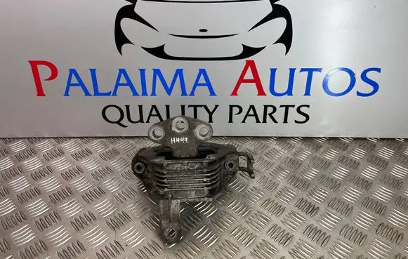 Opel Zafira C Engine mount bracket 13347453