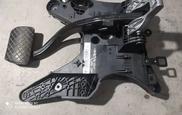 Volkswagen Touareg II Brake pedal 7P0723031AD 7P0723117B