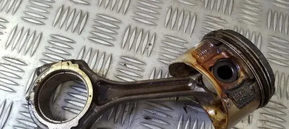Renault Laguna I Piston with connecting rod