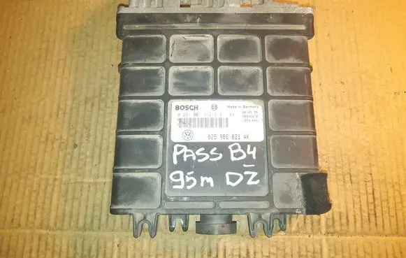 Volkswagen PASSAT B4 Engine control unit/module 0281001312313 028906021AK
