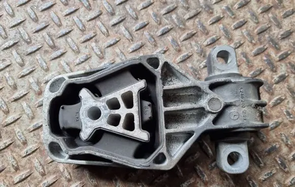 Mercedes-Benz A W176 Engine mount bracket A2462400809