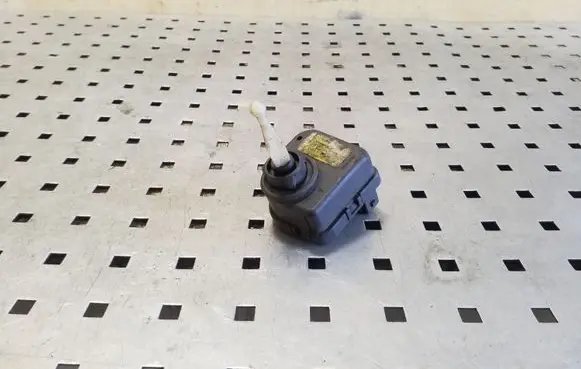 Audi 80 90 S2 B4 Headlight level adjustment motor 8A0941295B
