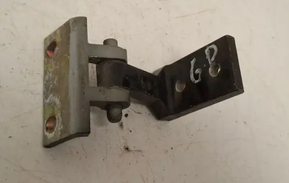 Audi A6 S6 C4 4A Rear door upper hinge 4A0833401
