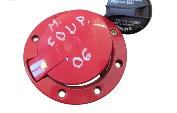 Hyundai Coupe Fuel tank filler cap 695102C000