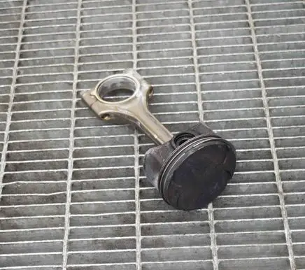 BMW X3 E83 Piston 