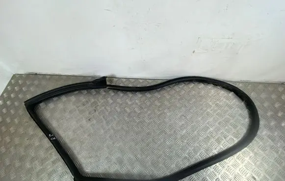Maserati Levante Rear door rubber seal (on body)