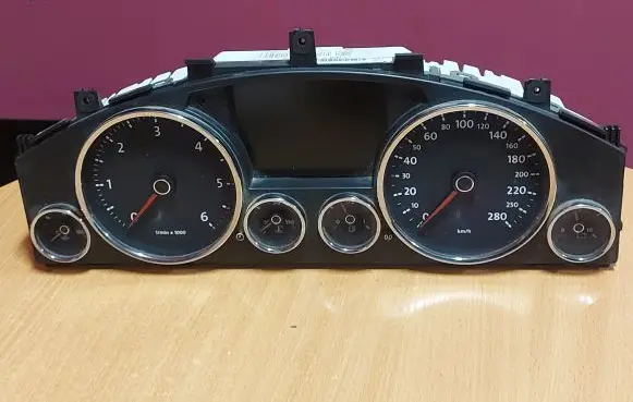 Volkswagen Touareg I Speedometer (instrument cluster) 7L6920885R 0263655814