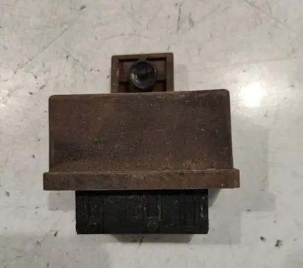 Peugeot 207 Fuel pump relay 240107
