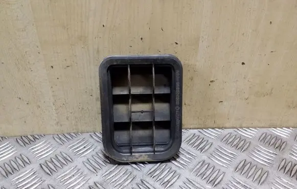 Skoda Octavia Mk2 (1Z) Quarter panel pressure vent 1H0819465E
