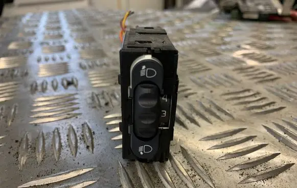 Renault Trafic II (X83) Headlight level height control switch 8200379685