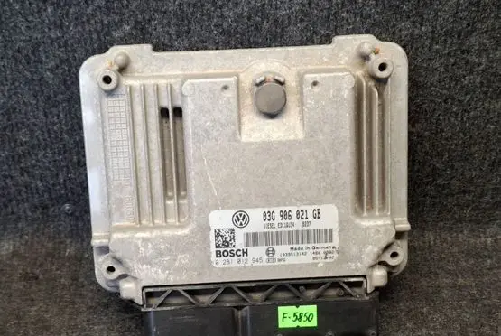 Volkswagen Touran I Engine control unit/module 03G906021GB 0281012945