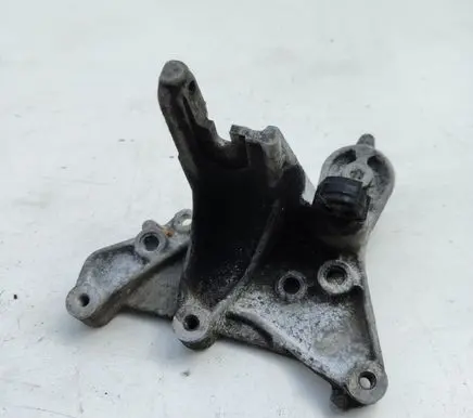 Peugeot 407 Engine mounting bracket 9648584680