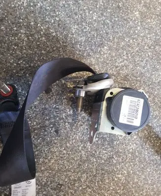 Nissan Leaf I (ZE0) Rear seatbelt 624239601D