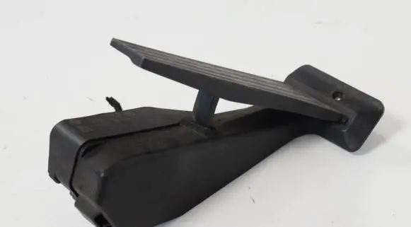 BMW 1 E81 E87 Accelerator throttle pedal 6786589