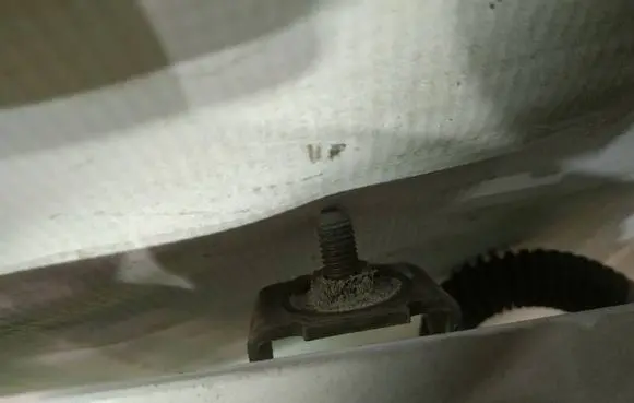 Tailgate/trunk/boot hinge