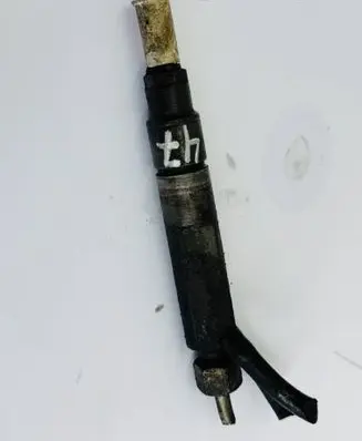 Volkswagen Golf IV Fuel injector 038130201G
