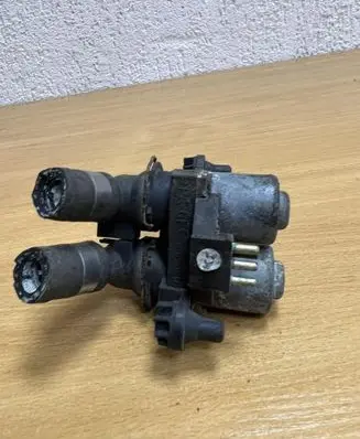 Mercedes-Benz E W210 Coolant heater control valve D6133