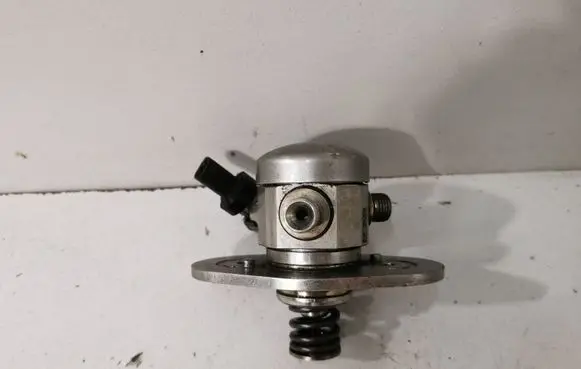 BMW 5 F10 F11 Mechanical fuel pump 8604232