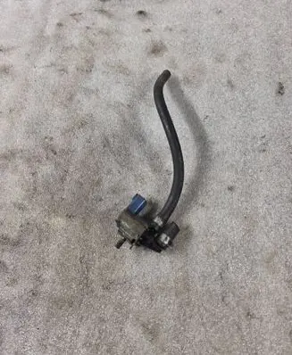 Nissan X-Trail T30 Vacuum valve 