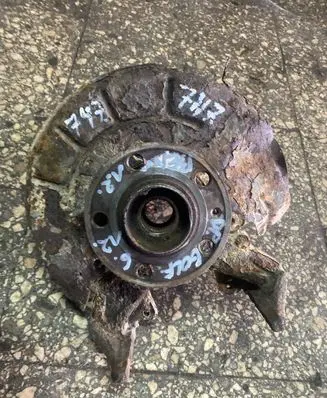 Volkswagen Polo V 6R Front wheel hub