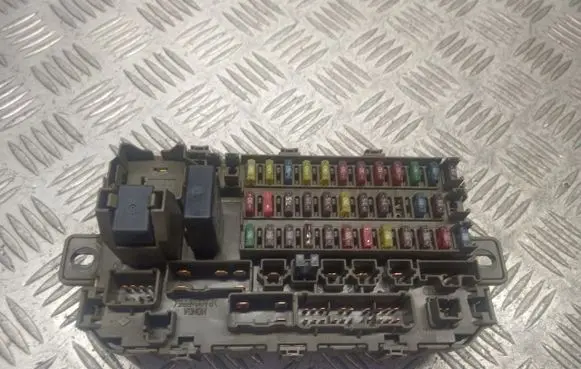 Honda CR-V Fuse box cover 