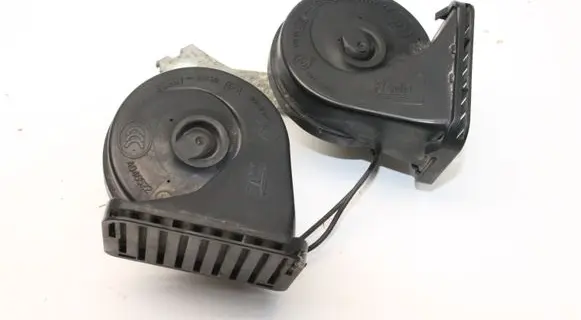 Jaguar XF X250 Horn signal 8X2313A803AB