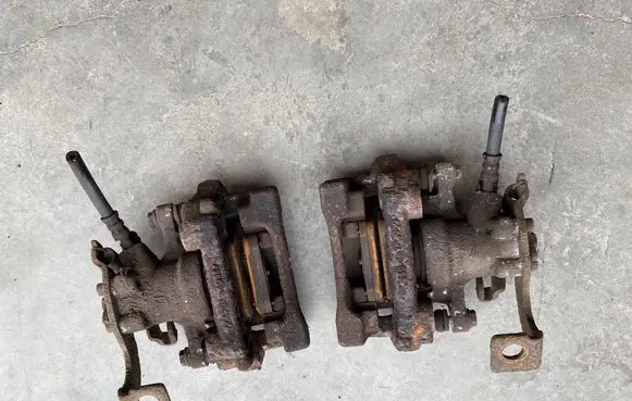 Toyota Auris E180 Rear brake caliper