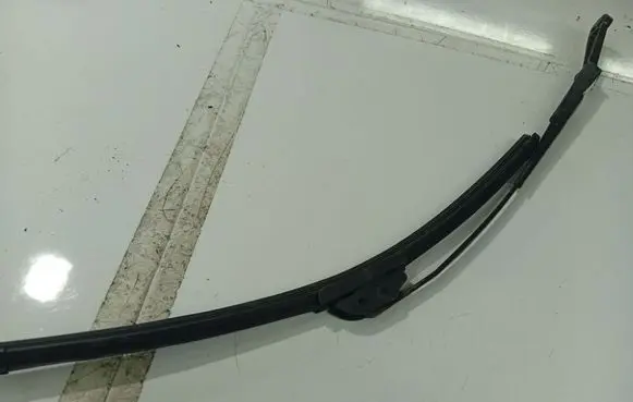 Opel Zafira A Front wiper blade arm 90582558