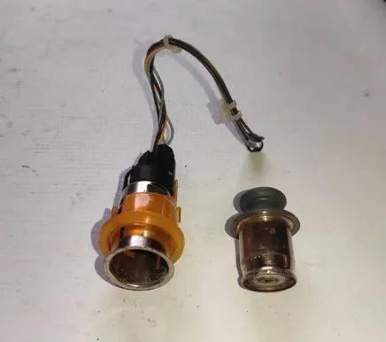 Renault Clio II 12 V Socket (front) 7394