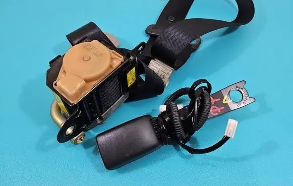 Toyota Corolla Verso E121 Front seatbelt 7P1150-P IMPRK1466272