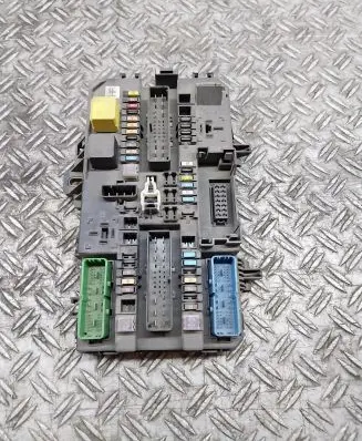 Opel Zafira B Fuse module