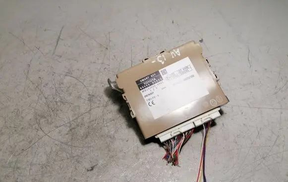 Toyota Avensis T270 Keyless (KESSY) go control unit/module 89990-05043