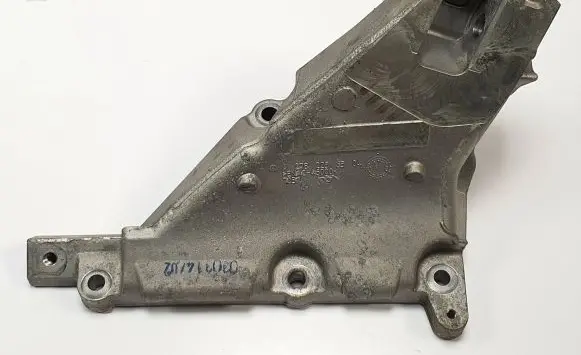 Mercedes-Benz E C207 W207 Engine mounting bracket A2782236304