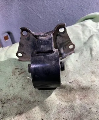 Hyundai Sonata Engine mount bracket 2183238800