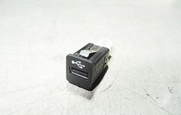 BMW 5 GT F07 USB socket connector 9237656 84109237656