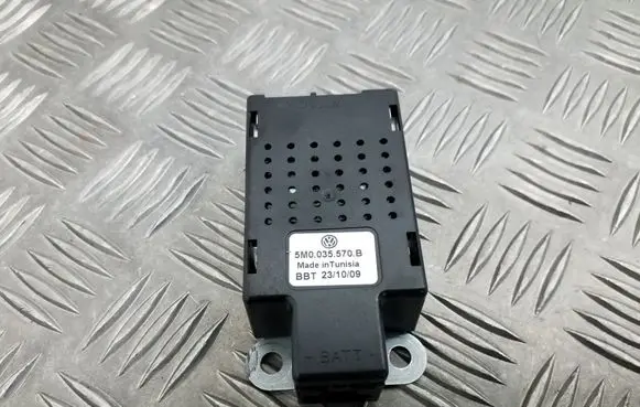 Volkswagen Golf VI Aerial antenna amplifier 5M0035570B