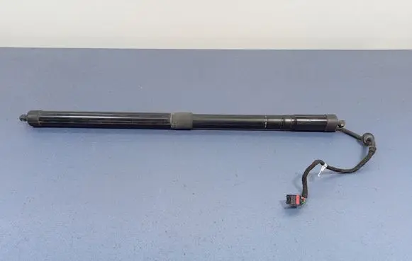 Porsche Cayenne (92A) Shock absorber/damper mounting bracket 7P5827851J