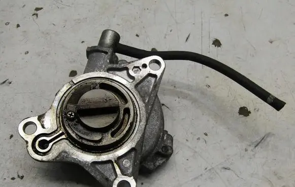 Suzuki Swift III Vacuum pump KRIS235789