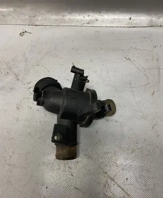 Mercedes-Benz E W212 Thermostat/thermostat housing A6512000615