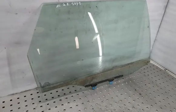 Toyota Avensis T220 Rear door window glass 43R007022