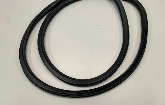 Volvo S90, V90 Front door rubber seal 31108793