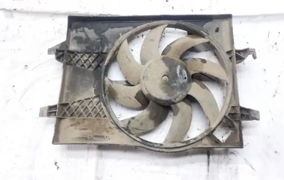 Mazda 2 Radiator cooling fan shroud 8240367