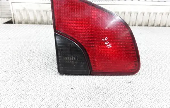 Tailgate rear/tail lights