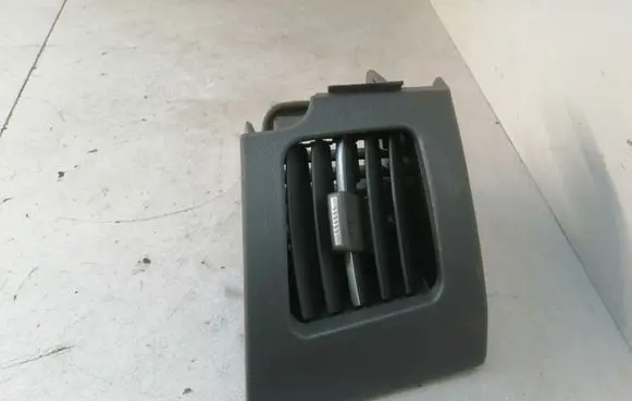 Toyota Prius (XW30) Dashboard side air vent grill/cover trim 5566247030