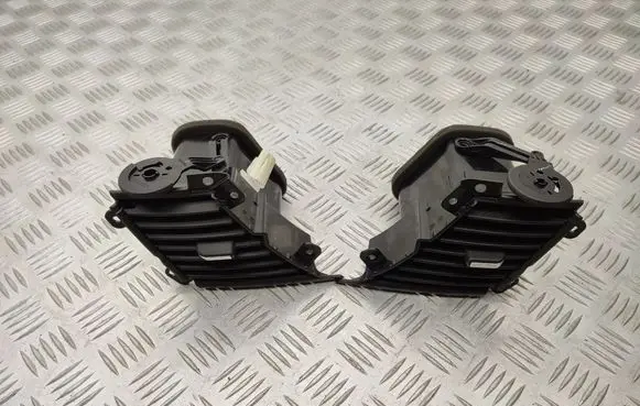 Iveco Daily 6th gen Dashboard side air vent grill/cover trim 5801607541